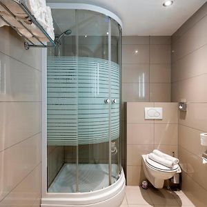 Zimmer mit zwei Einzelbetten